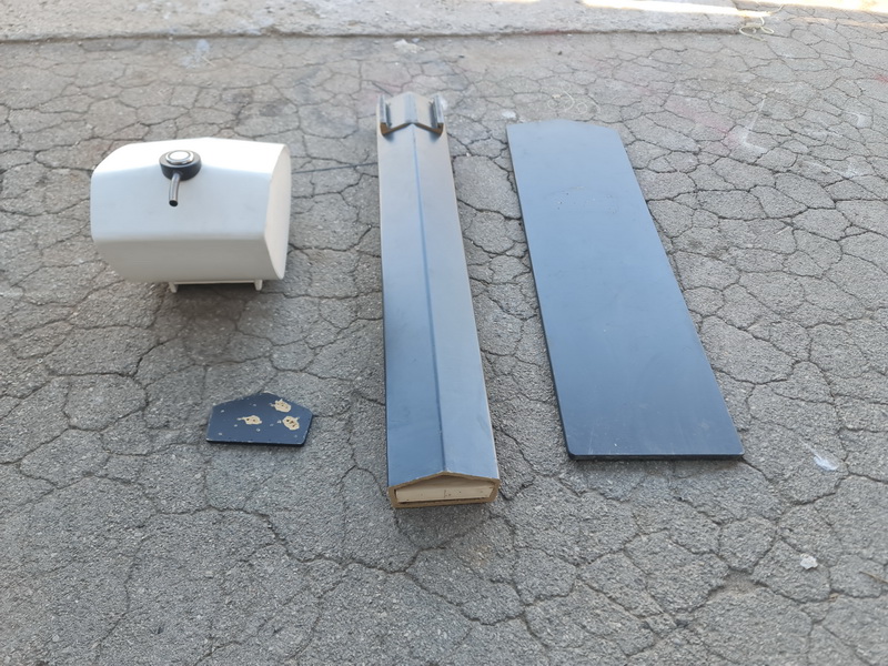 cargador electrico bateria coche moto ficticio madera 138x34x42-123 (65eu.) 1u